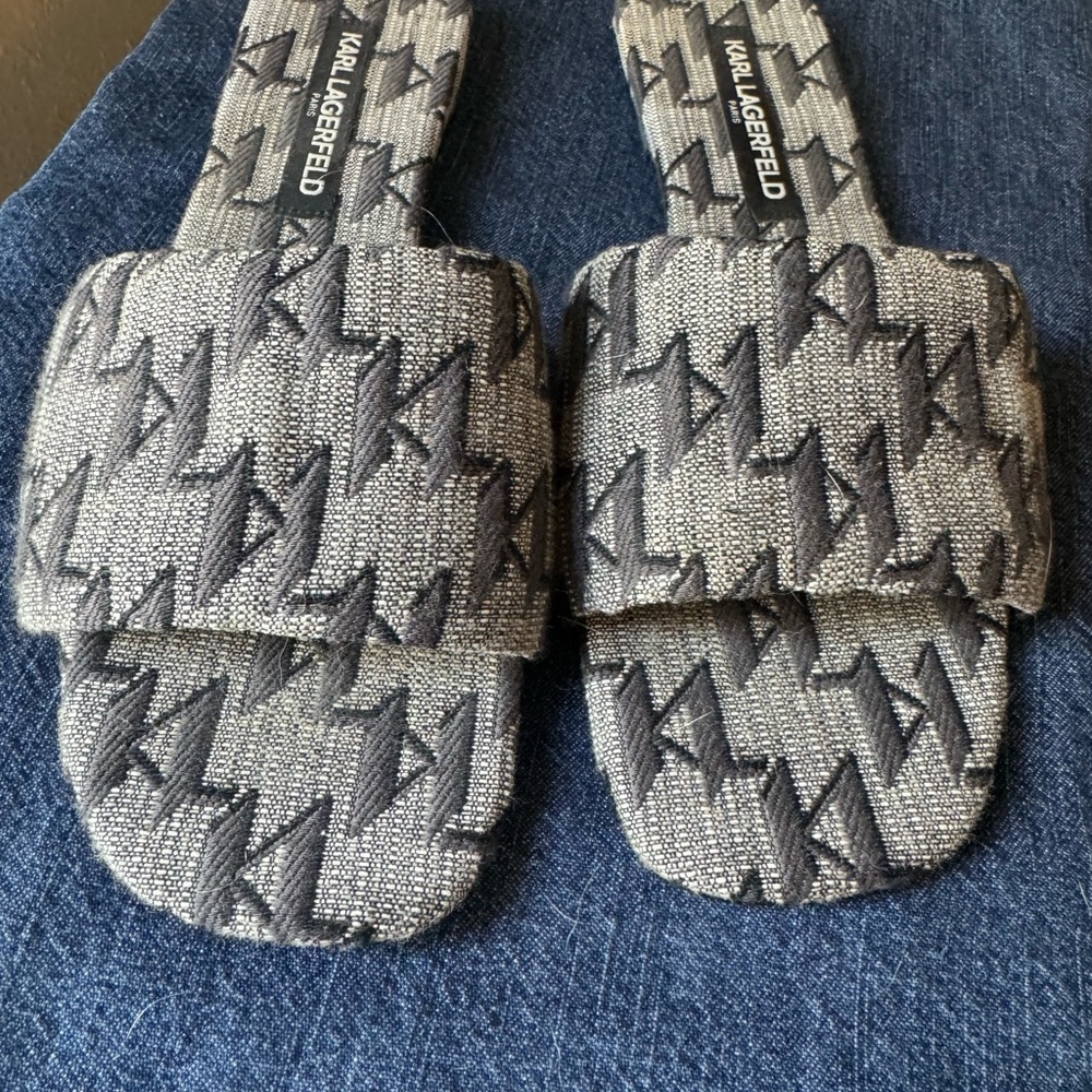 Karl Lagerfeld logo slide size 7.5 worn twice.